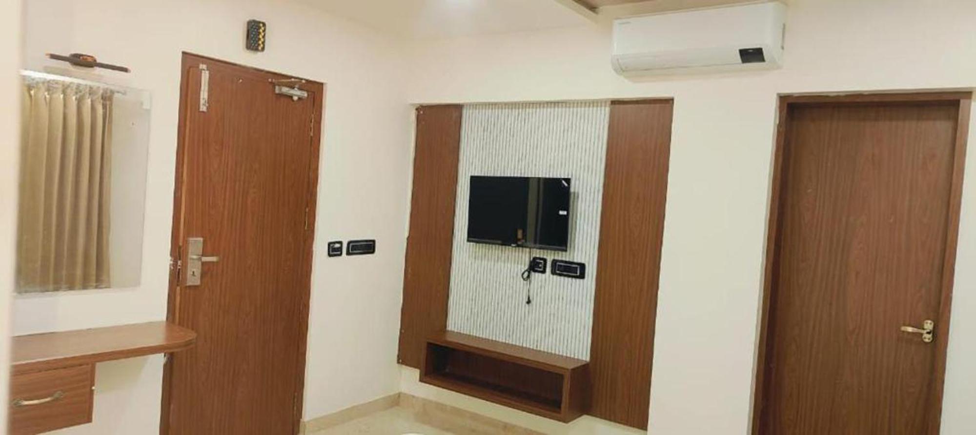 Sree Mahalakshmi Residency By K Hotels Virudunagar Ngoại thất bức ảnh