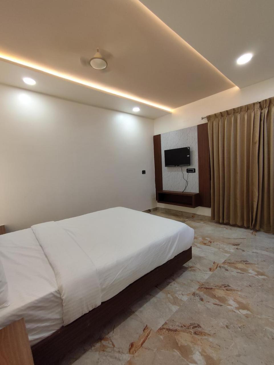 Sree Mahalakshmi Residency By K Hotels Virudunagar Ngoại thất bức ảnh